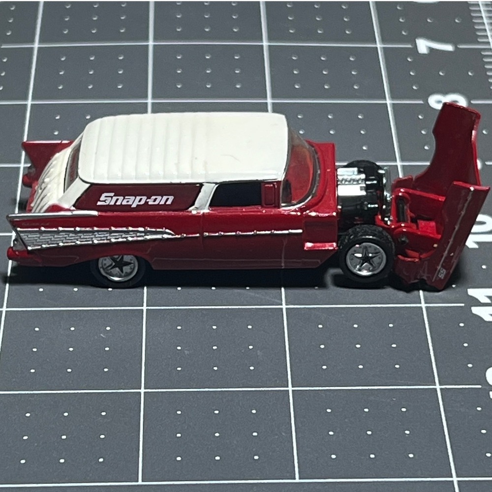 Snap-on Tools 1957 Chevy Nomad Diecast Car Red White 1/64 Scale Collectible